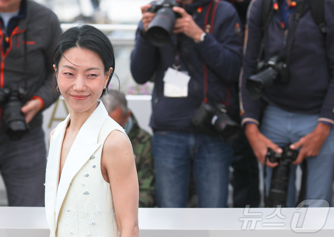 (칸=뉴스1) 이준성 특파원 = 15일(현지시간) 프랑스 남부 소도시 칸 팔레 데 페스티발(Palais des Festivals)에서 열린 제79회 칸 국제영화제 미드나잇 스크리닝 …