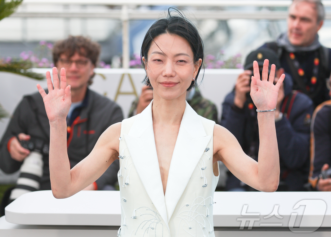 (칸=뉴스1) 이준성 특파원 = 15일(현지시간) 프랑스 남부 소도시 칸 팔레 데 페스티발(Palais des Festivals)에서 열린 제79회 칸 국제영화제 미드나잇 스크리닝 …