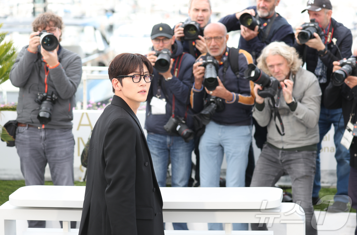 (칸=뉴스1) 이준성 특파원 = 15일(현지시간) 프랑스 남부 소도시 칸 팔레 데 페스티발(Palais des Festivals)에서 열린 제79회 칸 국제영화제 미드나잇 스크리닝 …