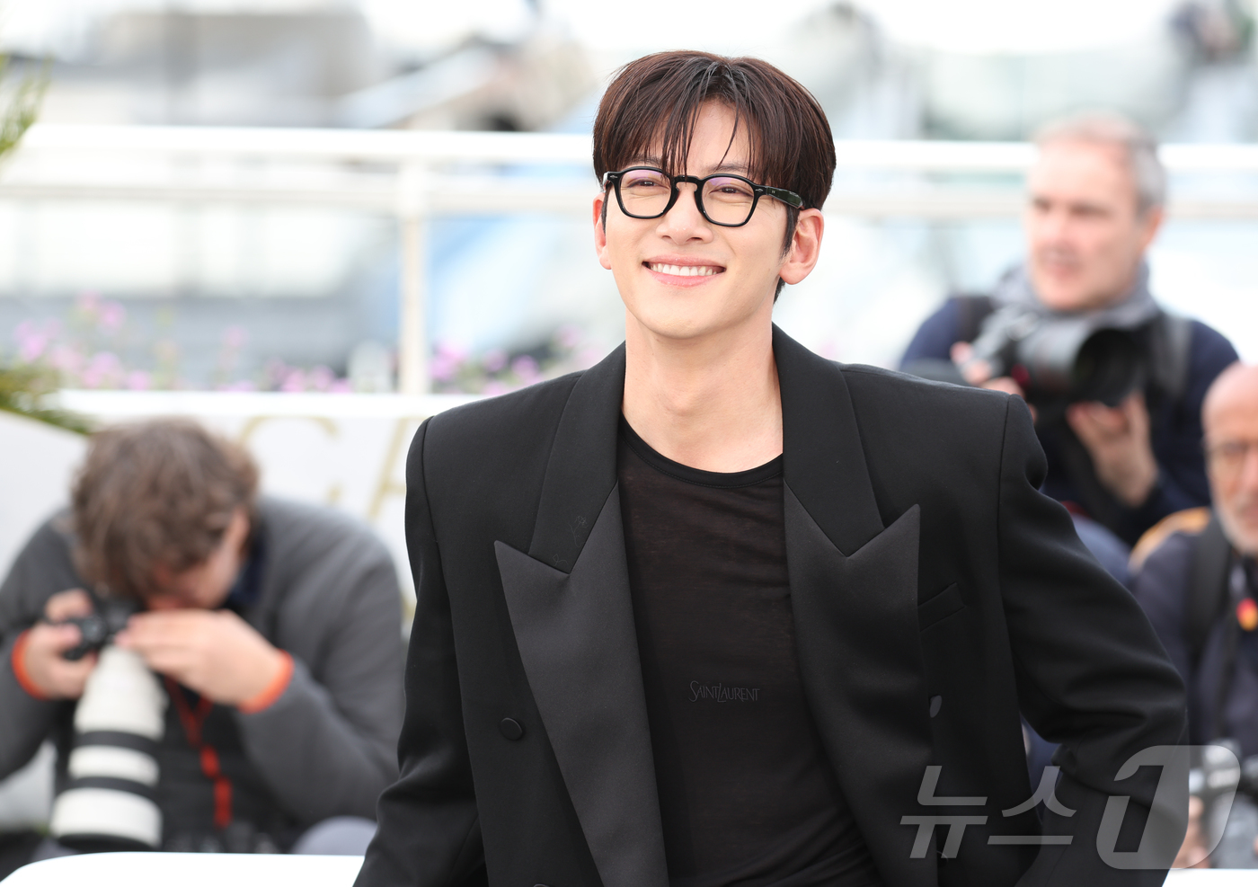 (칸=뉴스1) 이준성 특파원 = 15일(현지시간) 프랑스 남부 소도시 칸 팔레 데 페스티발(Palais des Festivals)에서 열린 제79회 칸 국제영화제 미드나잇 스크리닝 …