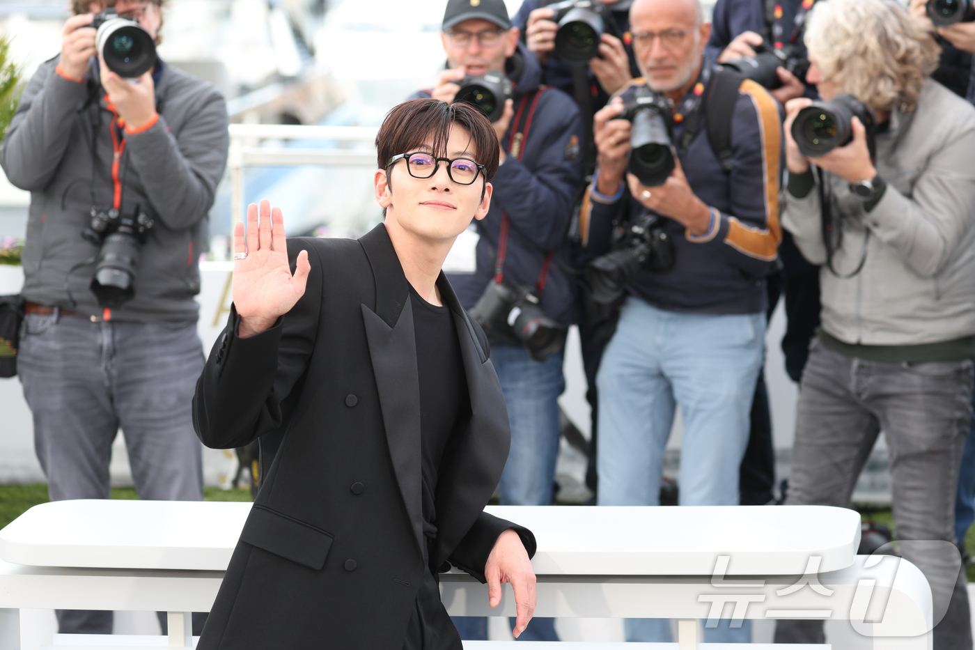 (칸=뉴스1) 이준성 특파원 = 15일(현지시간) 프랑스 남부 소도시 칸 팔레 데 페스티발(Palais des Festivals)에서 열린 제79회 칸 국제영화제 미드나잇 스크리닝 …