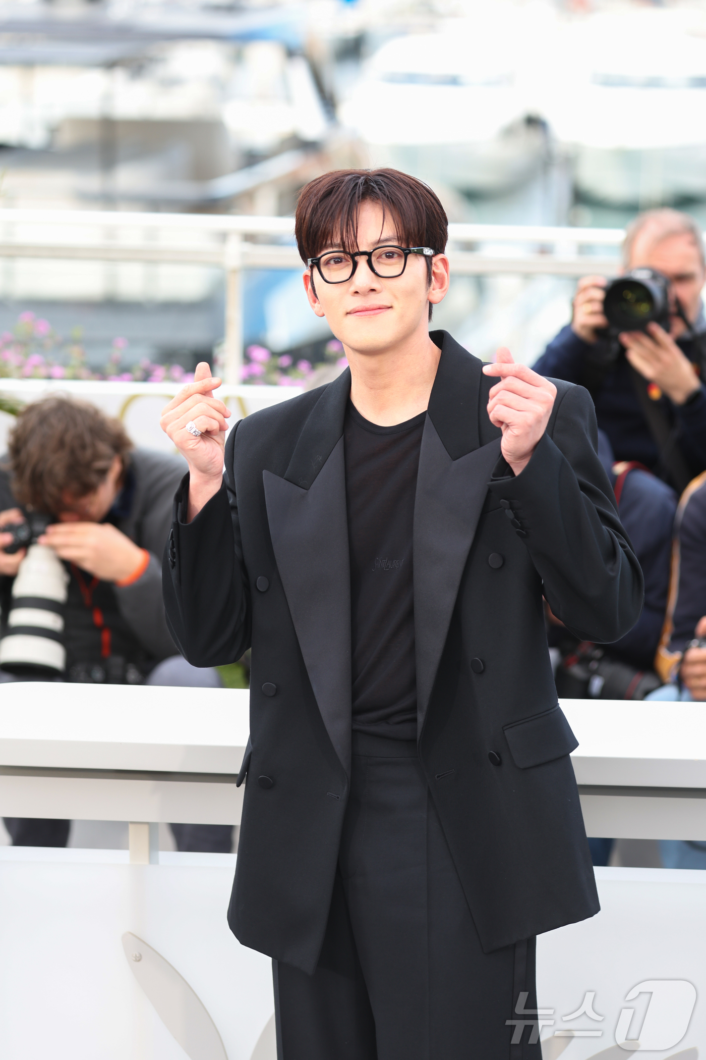 (칸=뉴스1) 이준성 특파원 = 15일(현지시간) 프랑스 남부 소도시 칸 팔레 데 페스티발(Palais des Festivals)에서 열린 제79회 칸 국제영화제 미드나잇 스크리닝 …