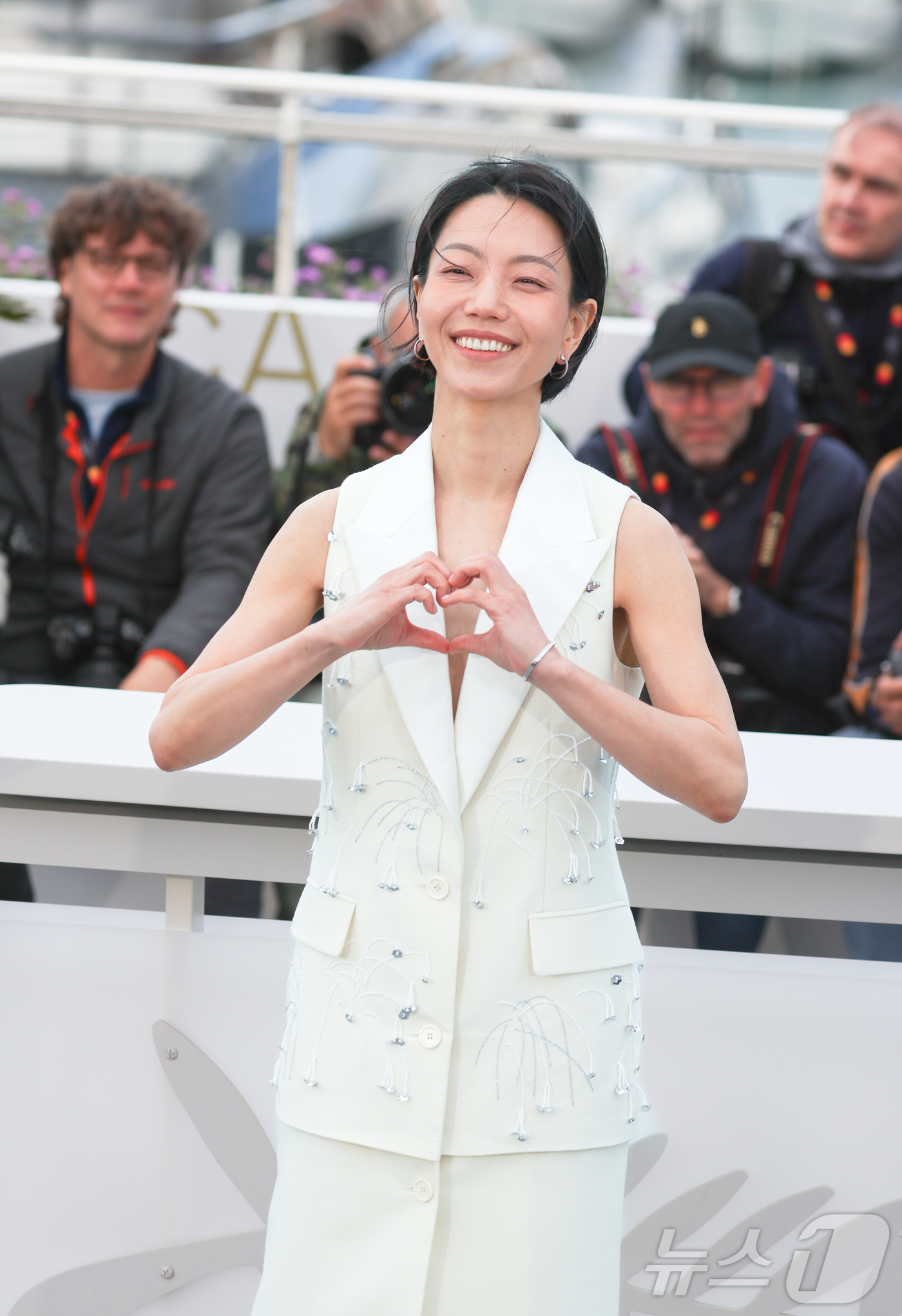(칸=뉴스1) 이준성 특파원 = 15일(현지시간) 프랑스 남부 소도시 칸 팔레 데 페스티발(Palais des Festivals)에서 열린 제79회 칸 국제영화제 경쟁부문 진출작 …