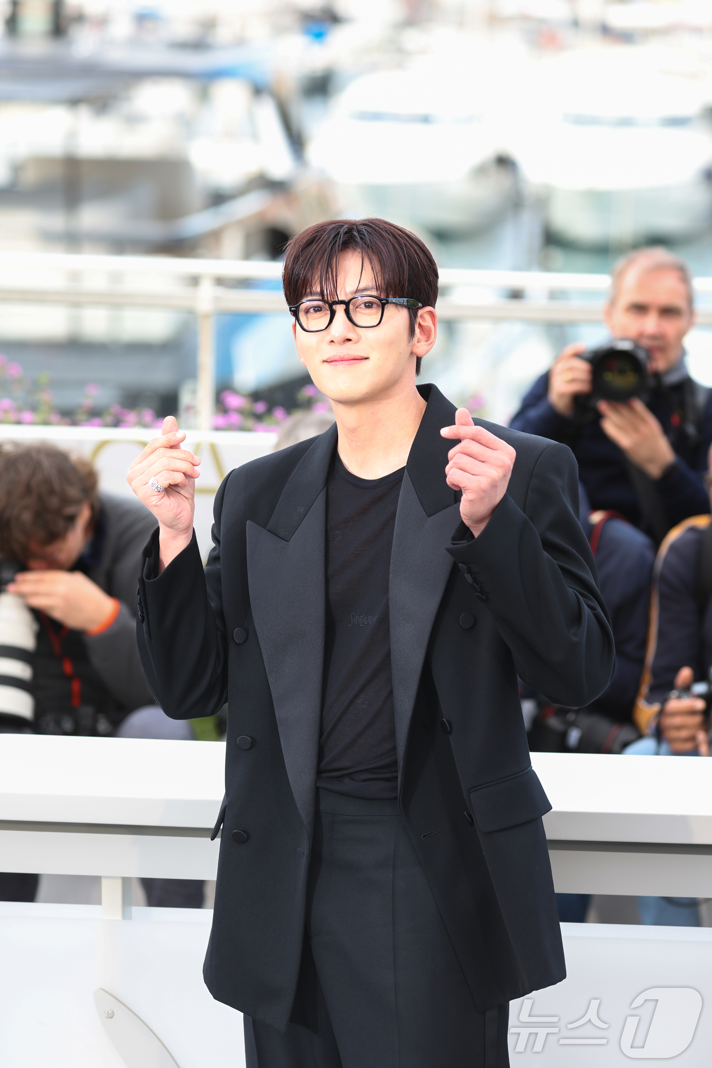 (칸=뉴스1) 이준성 특파원 = 15일(현지시간) 프랑스 남부 소도시 칸 팔레 데 페스티발(Palais des Festivals)에서 열린 제79회 칸 국제영화제 미드나잇 스크리닝 …