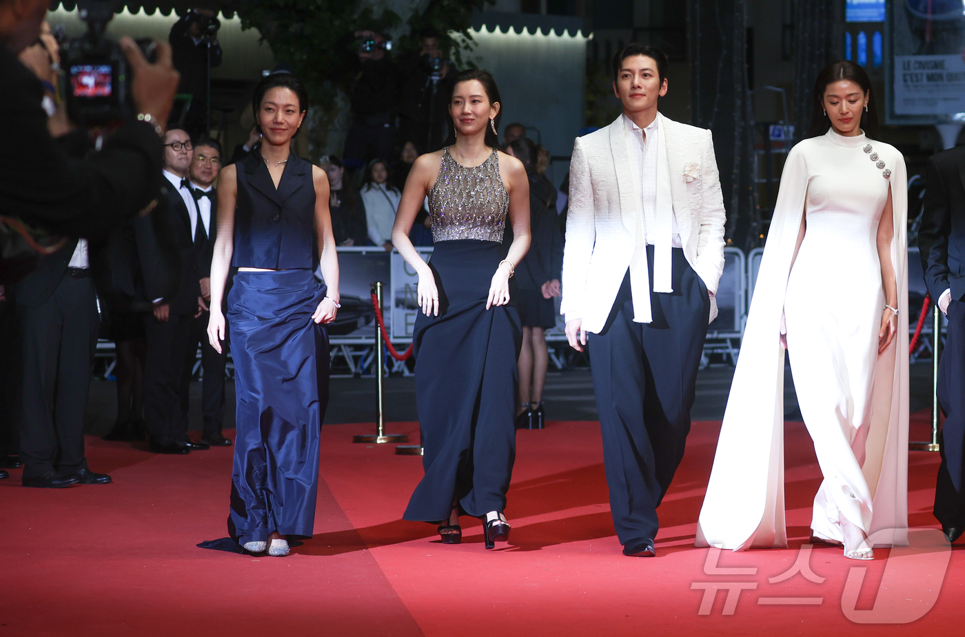 (칸=뉴스1) 이준성 특파원 = 16일(현지시간) 프랑스 남부 소도시 칸 팔레 데 페스티발(Palais des Festivals) 뤼미에르 대극장에서 열린 제79회 칸 국제영화제 …