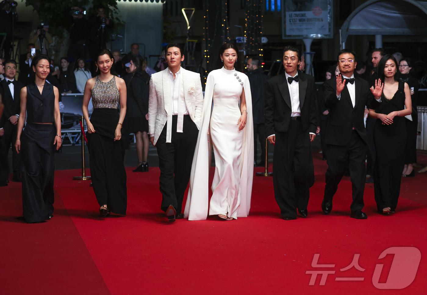 (칸=뉴스1) 이준성 특파원 = 16일(현지시간) 프랑스 남부 소도시 칸 팔레 데 페스티발(Palais des Festivals) 뤼미에르 대극장에서 열린 제79회 칸 국제영화제 …
