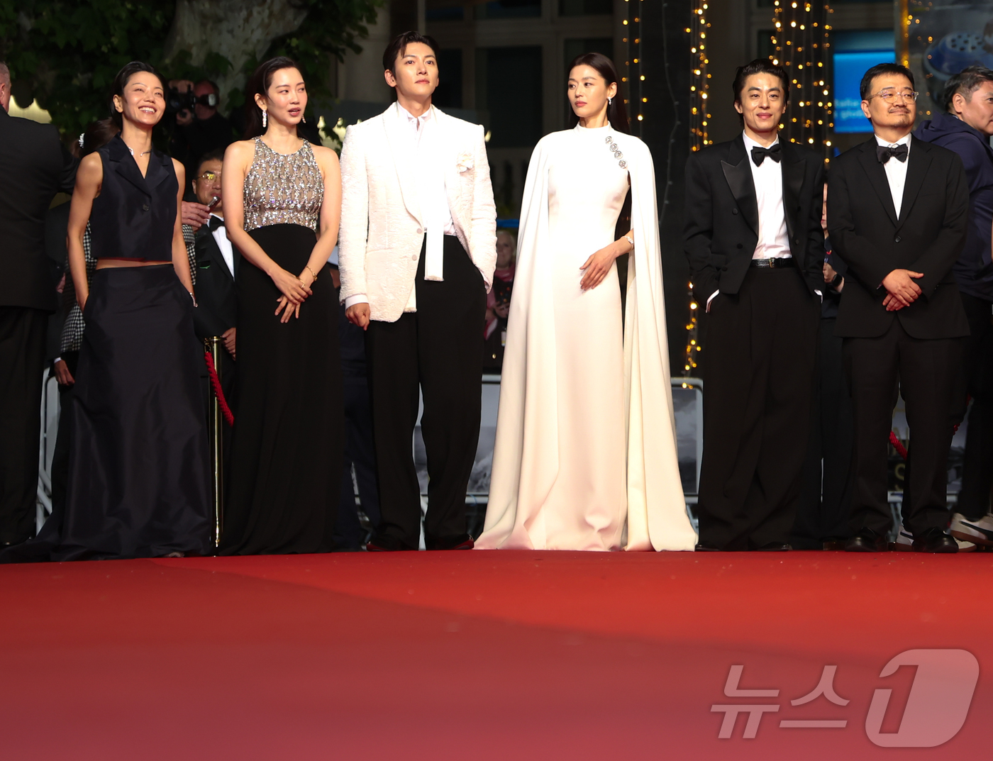 (칸=뉴스1) 이준성 특파원 = 16일(현지시간) 프랑스 남부 소도시 칸 팔레 데 페스티발(Palais des Festivals) 뤼미에르 대극장에서 열린 제79회 칸 국제영화제 …