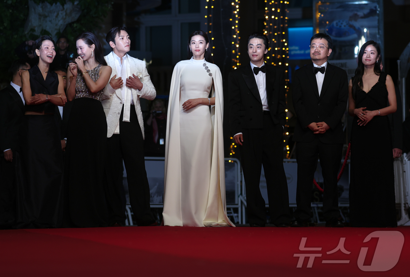 (칸=뉴스1) 이준성 특파원 = 16일(현지시간) 프랑스 남부 소도시 칸 팔레 데 페스티발(Palais des Festivals) 뤼미에르 대극장에서 열린 제79회 칸 국제영화제 …