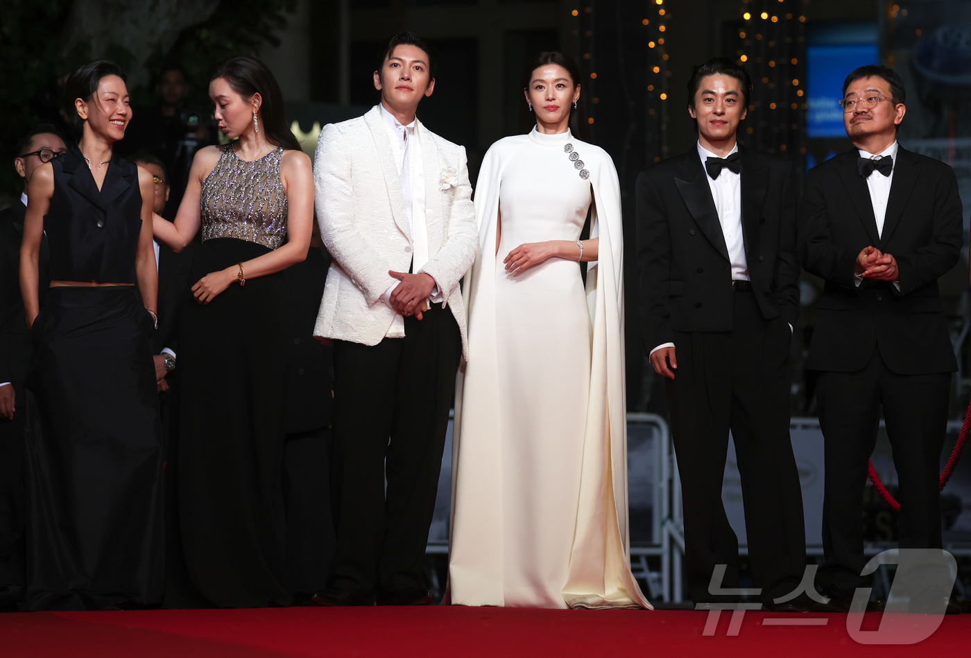 (칸=뉴스1) 이준성 특파원 = 16일(현지시간) 프랑스 남부 소도시 칸 팔레 데 페스티발(Palais des Festivals) 뤼미에르 대극장에서 열린 제79회 칸 국제영화제 …