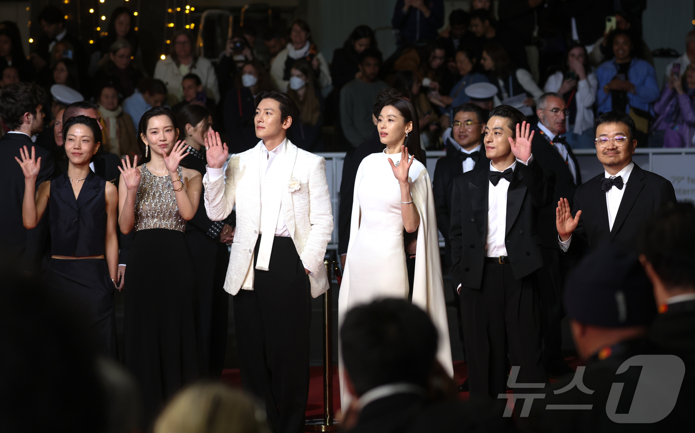 (칸=뉴스1) 이준성 특파원 = 16일(현지시간) 프랑스 남부 소도시 칸 팔레 데 페스티발(Palais des Festivals) 뤼미에르 대극장에서 열린 제79회 칸 국제영화제 …