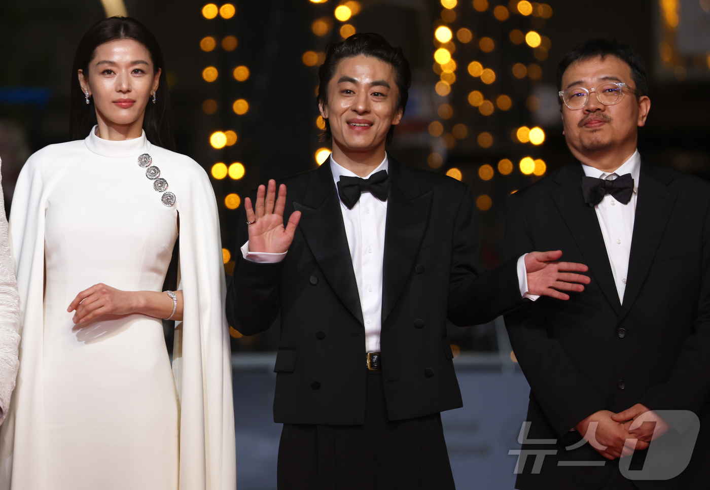 (칸=뉴스1) 이준성 특파원 = 16일(현지시간) 프랑스 남부 소도시 칸 팔레 데 페스티발(Palais des Festivals) 뤼미에르 대극장에서 열린 제79회 칸 국제영화제 …