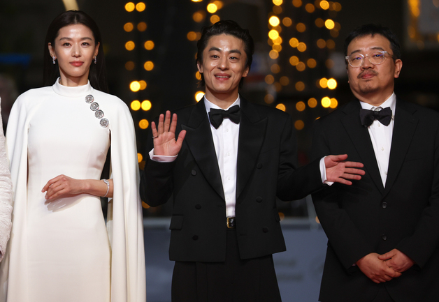 '군체' 본 해외 관객들 반응 "신선한 좀비물…특별하고 비전형적" [칸 현장]
