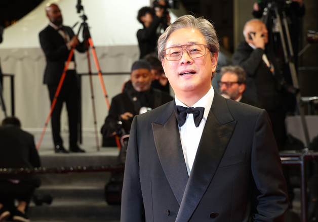 [속보] 박찬욱, 프랑스 최고등급 문화예술공로훈장 '코망되르' 수훈