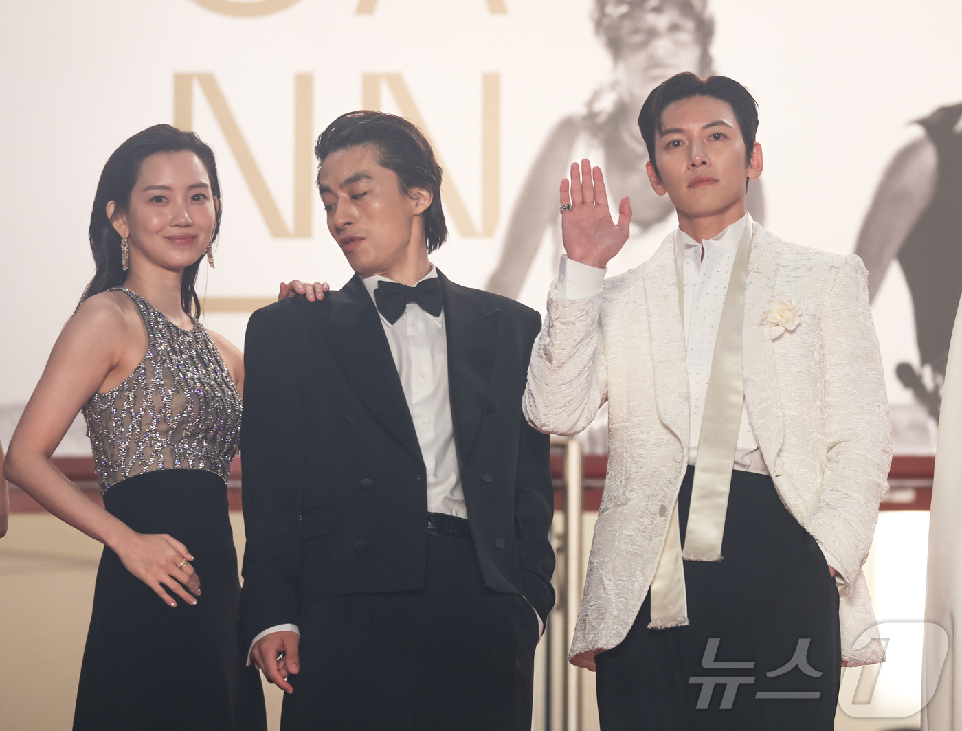 (칸=뉴스1) 이준성 특파원 = 16일(현지시간) 프랑스 남부 소도시 칸 팔레 데 페스티발(Palais des Festivals) 뤼미에르 대극장에서 열린 제79회 칸 국제영화제 …