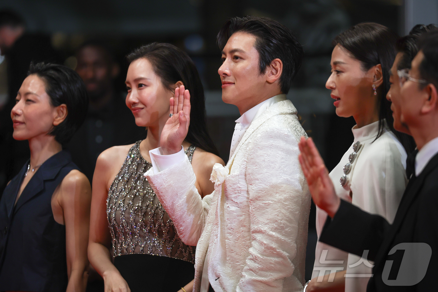 (칸=뉴스1) 이준성 특파원 = 16일(현지시간) 프랑스 남부 소도시 칸 팔레 데 페스티발(Palais des Festivals) 뤼미에르 대극장에서 열린 제79회 칸 국제영화제 …