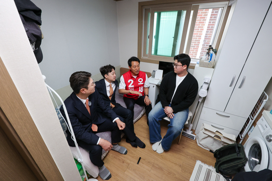 오세훈, 개혁신당과 원룸 찾아 청년 의견청취