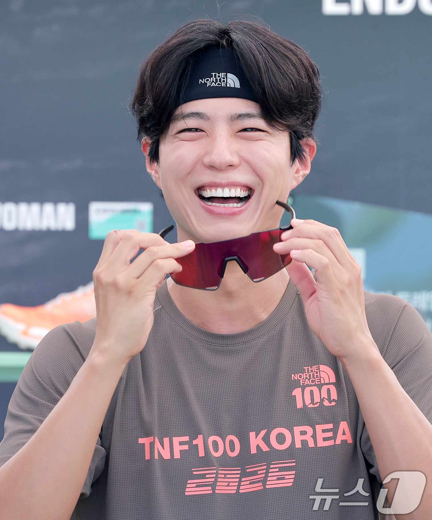 (강원도=뉴스1) 권현진 기자 = 배우 박보검이 16일 강원도 강릉 경포호수공원 일대에서 열린 ‘2026 TNF 100 코리아 위드 벡티브(2026 THE NORTH FACE 10 …