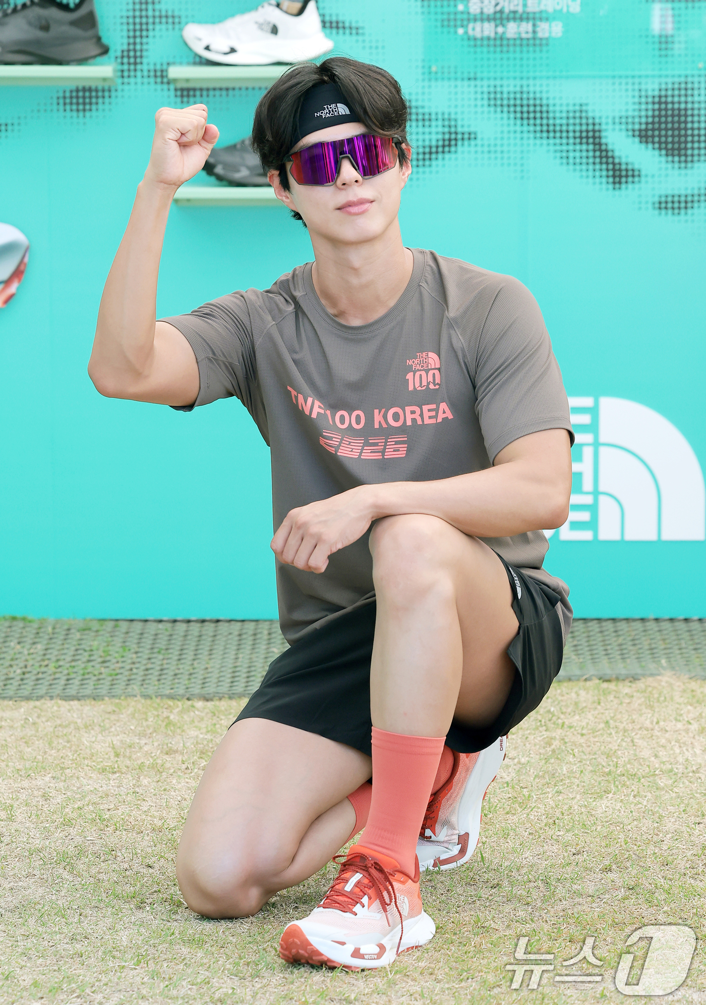 (강원도=뉴스1) 권현진 기자 = 배우 박보검이 16일 강원도 강릉 경포호수공원 일대에서 열린 ‘2026 TNF 100 코리아 위드 벡티브(2026 THE NORTH FACE 10 …