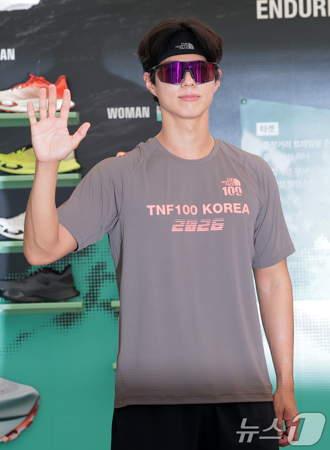 (강원도=뉴스1) 권현진 기자 = 배우 박보검이 16일 강원도 강릉 경포호수공원 일대에서 열린 ‘2026 TNF 100 코리아 위드 벡티브(2026 THE NORTH FACE 10 …