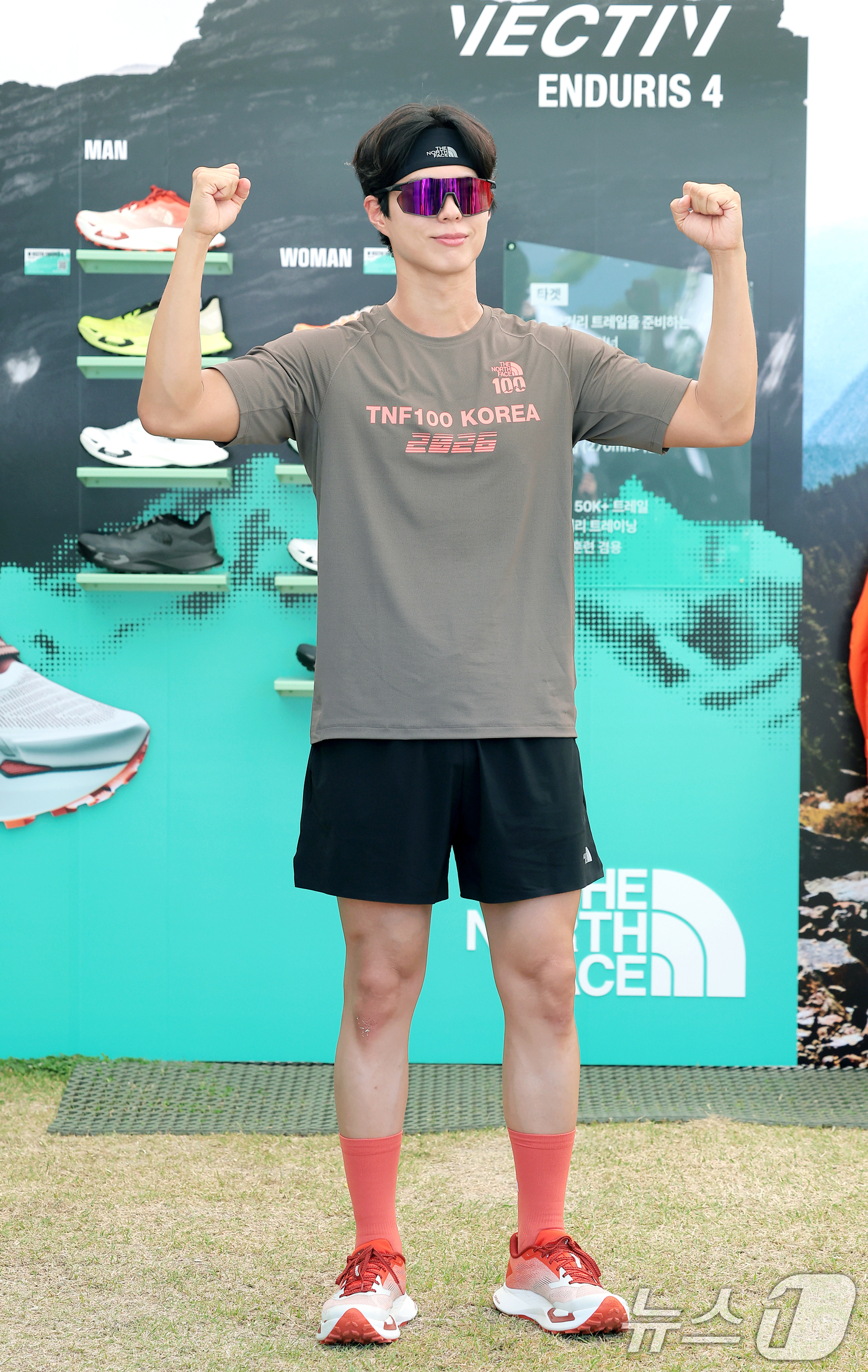 (강원도=뉴스1) 권현진 기자 = 배우 박보검이 16일 강원도 강릉 경포호수공원 일대에서 열린 ‘2026 TNF 100 코리아 위드 벡티브(2026 THE NORTH FACE 10 …
