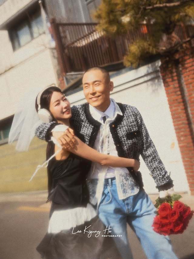 본문 이미지 - 윤보미와 라도(엘케이에이치컴퍼니 SNS 갈무리)