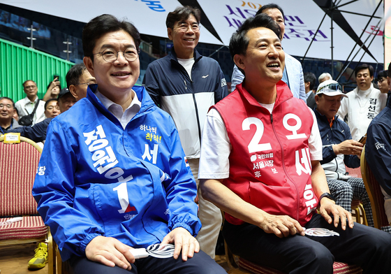 與 "추가 TV토론? 시민 이맛살만 찌푸려"…野 "침대축구로 기만"