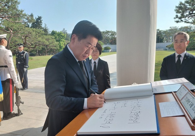 제주도, '6·25 전사자 유가족 찾기' 국방부장관 감사패