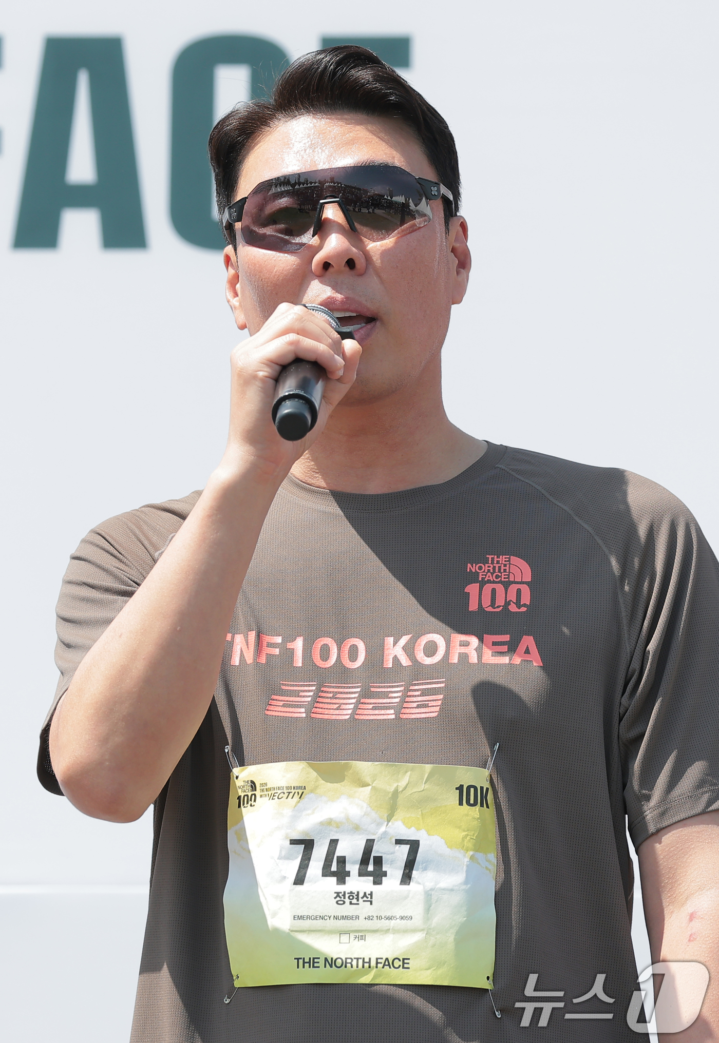 (강원도=뉴스1) 권현진 기자 = 정현석 롯데백화점 대표가 16일 강원도 강릉 경포호수공원 일대에서 열린 ‘2026 TNF 100 코리아 위드 벡티브(2026 THE NORTH F …
