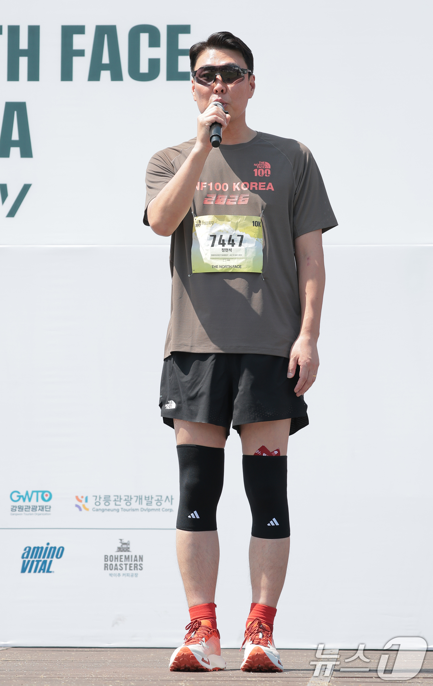 (강원도=뉴스1) 권현진 기자 = 정현석 롯데백화점 대표가 16일 강원도 강릉 경포호수공원 일대에서 열린 ‘2026 TNF 100 코리아 위드 벡티브(2026 THE NORTH F …
