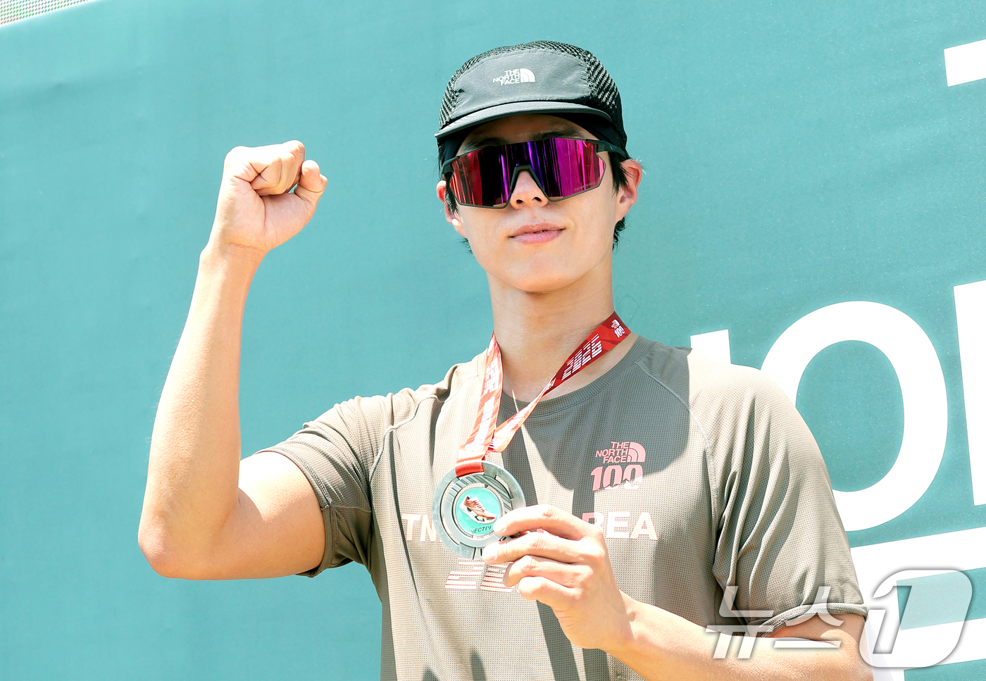 (강원도=뉴스1) 권현진 기자 = 배우 박보검이 16일 강원도 강릉 경포호수공원 일대에서 열린 ‘2026 TNF 100 코리아 위드 벡티브(2026 THE NORTH FACE 10 …