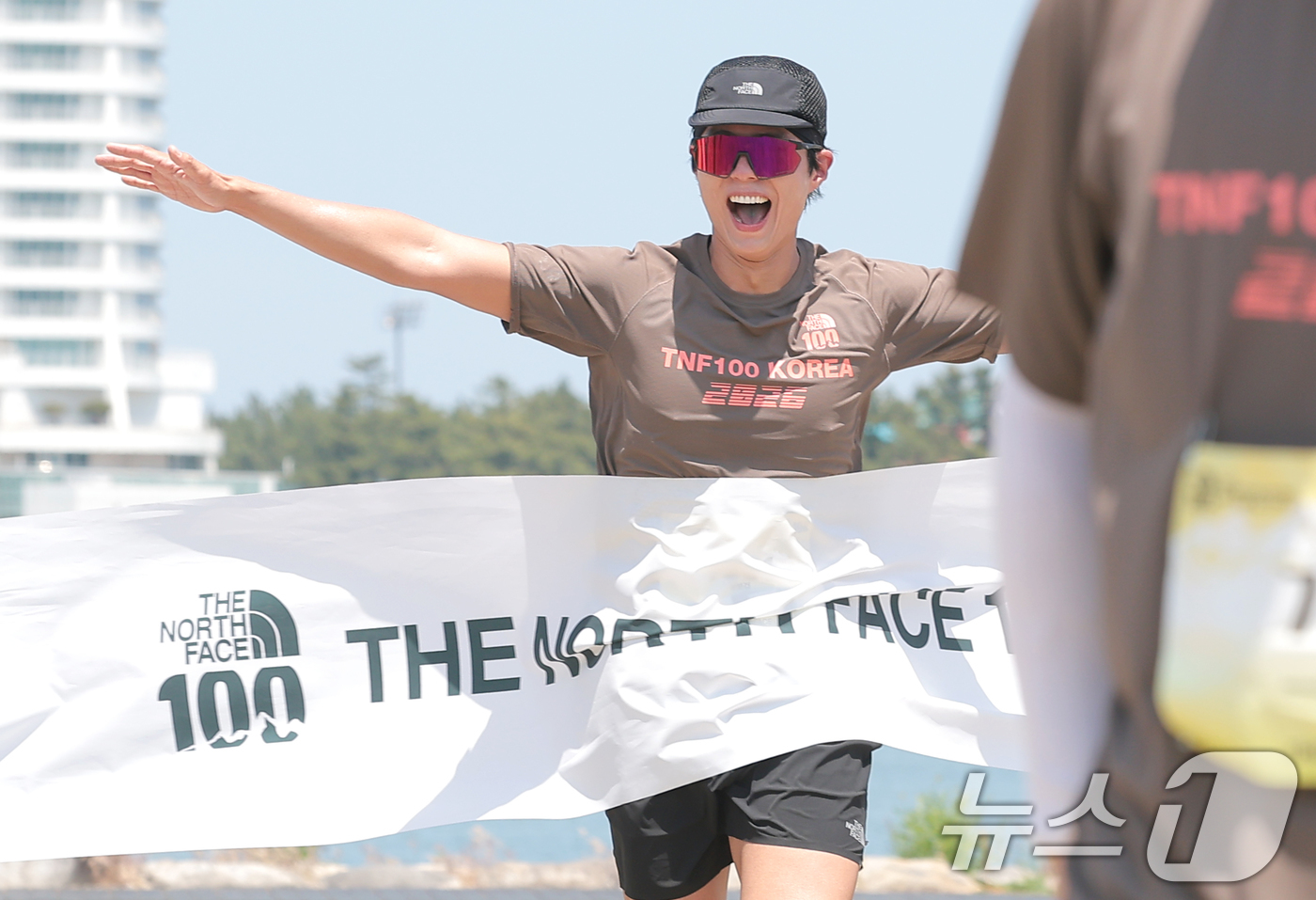 (강원도=뉴스1) 권현진 기자 = 배우 박보검이 16일 강원도 강릉 경포호수공원 일대에서 열린 ‘2026 TNF 100 코리아 위드 벡티브(2026 THE NORTH FACE 10 …
