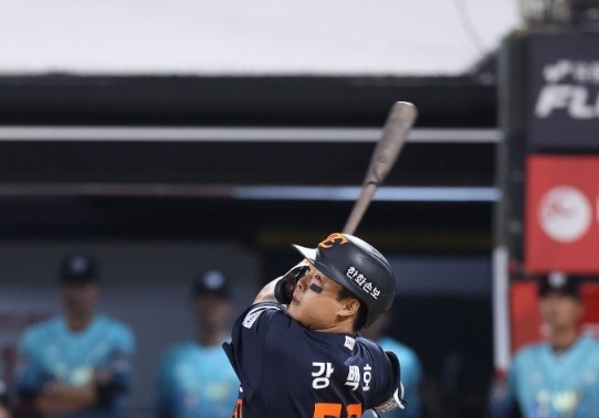 한화 강백호, 친정팀 KT 상대 선제 스리런포 '시즌 9호'