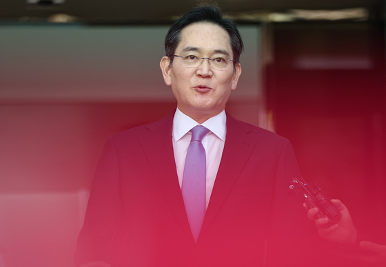 일본서 급거 귀국한 이재용 삼성전자 회장