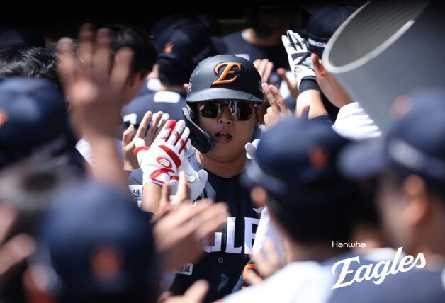 한화 강백호, 친정팀 KT 상대 멀티 홈런 '쾅쾅'…7타점 맹폭(종합)