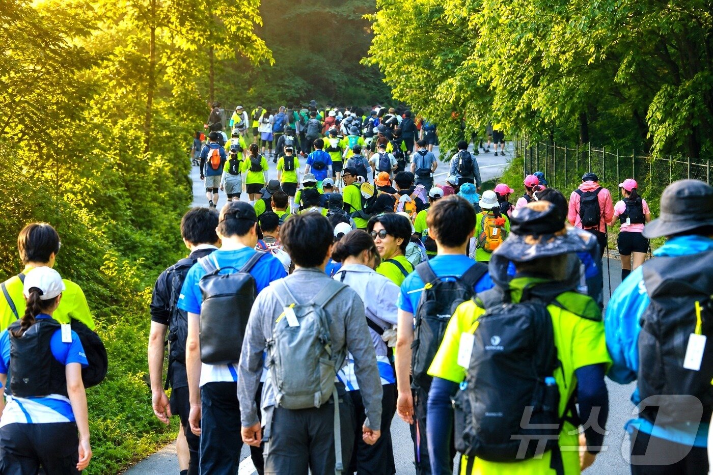본문 이미지 - 16일 강원 인제군에서 세계적인 기부 프로젝트 '2026 옥스팜 트레일워커'가 개최됐다. 인제군과 국제구호개발기구 옥스팜코리아(대표 지경영)가 함께하는 이 대회는 4명이 한 팀을 이뤄 100㎞ 구간을 38시간 이내에 완주하는 도전형 기부 프로젝트다.(인제군. 제공. 재판매 및 DB금지) 2026.5.16 ⓒ 뉴스1 이종재 기자