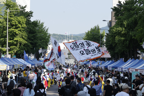 금남로 들어서는 풍물 행렬