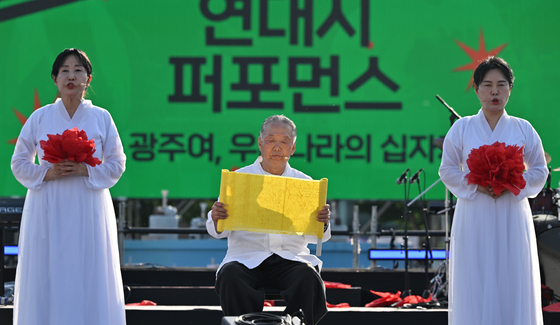 5·18 추모시 낭독하는 김준태 시인