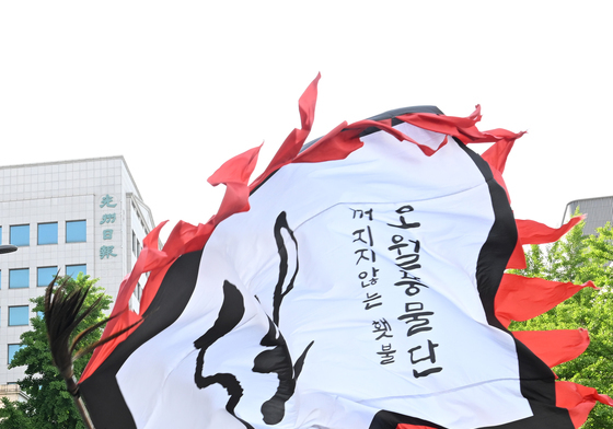 주먹밥 만들고 뛰고 행진하고…민주주의로 다시 타오른 광주 (종합)