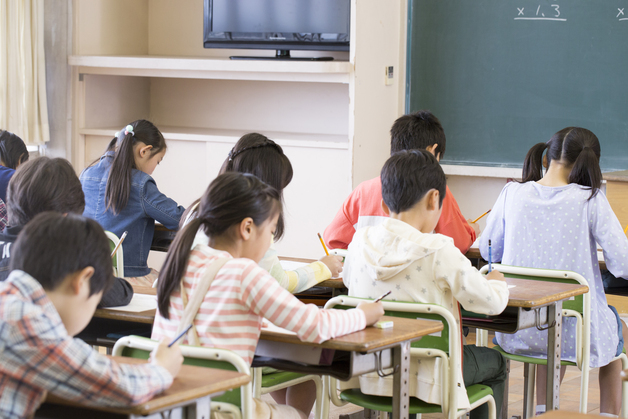 부모 직업 캐묻고 "냄새 나나요?"…선 넘은 초교 설문지, 중국서 시끌