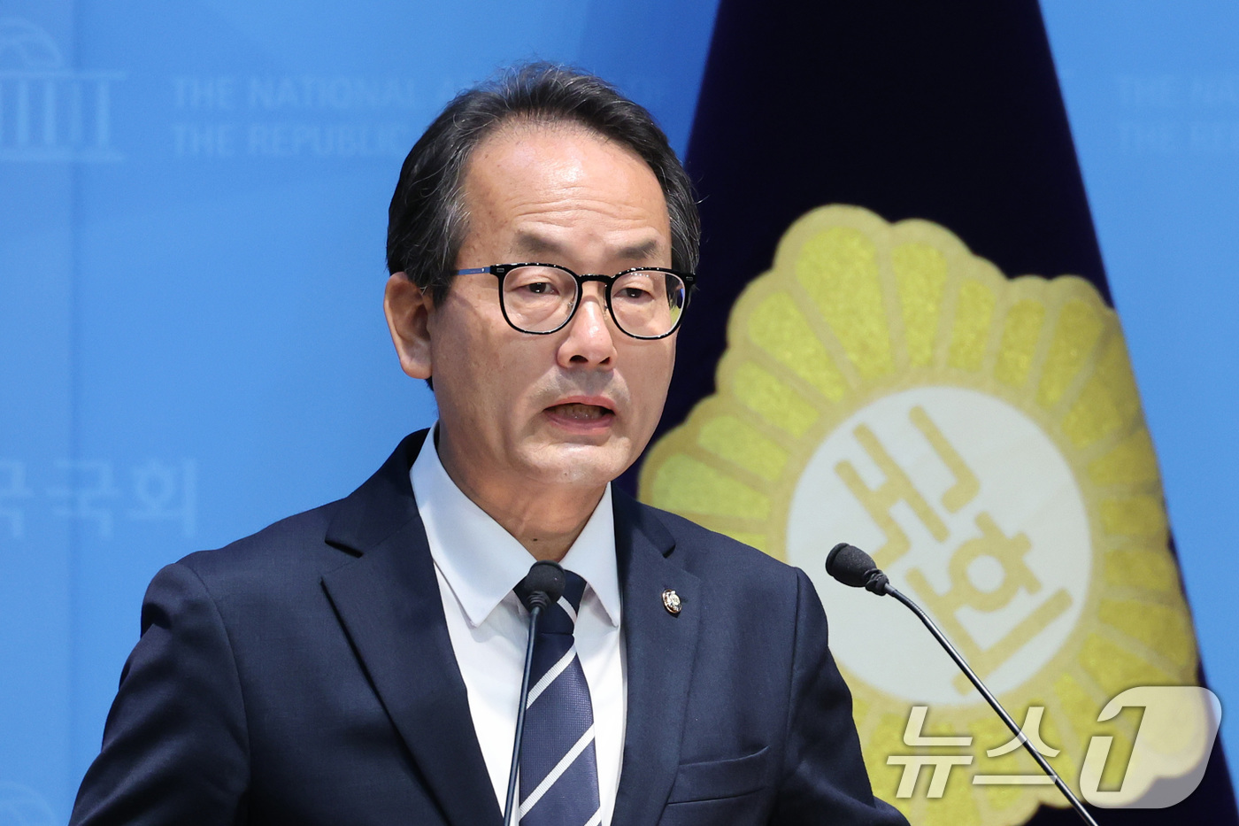 (서울=뉴스1) 신웅수 기자 = 더불어민주당 선거대책위원회 공보단장을 맡고 있는 강준현 수석대변인이 17일 서울 여의도 국회 소통관에서 정청래 대표에 대한 집단적인 테러 모의 관련 …