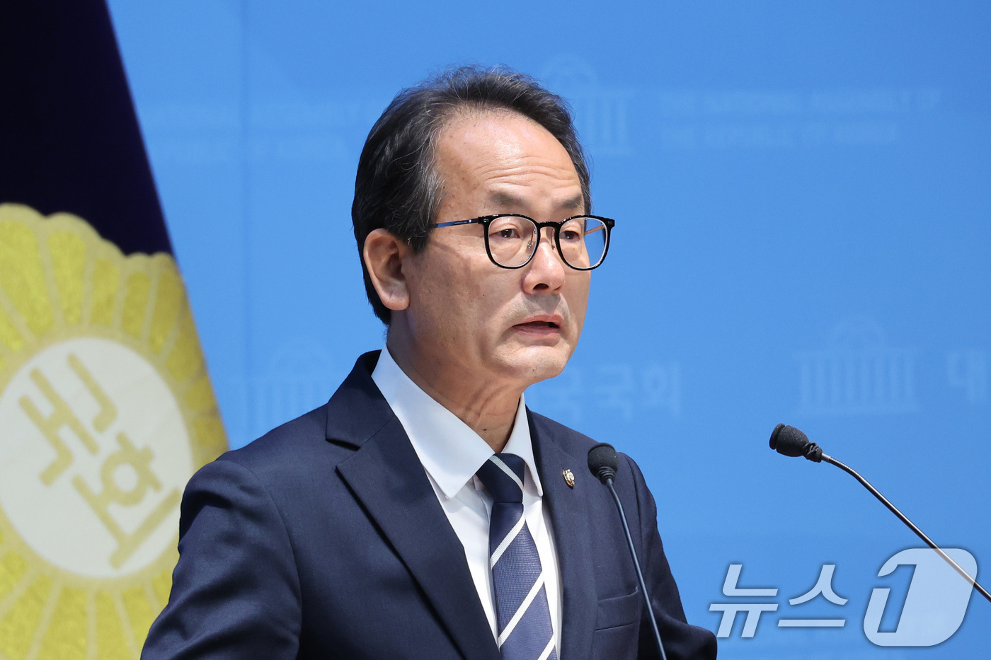 (서울=뉴스1) 신웅수 기자 = 더불어민주당 선거대책위원회 공보단장을 맡고 있는 강준현 수석대변인이 17일 서울 여의도 국회 소통관에서 정청래 대표에 대한 집단적인 테러 모의 관련 …