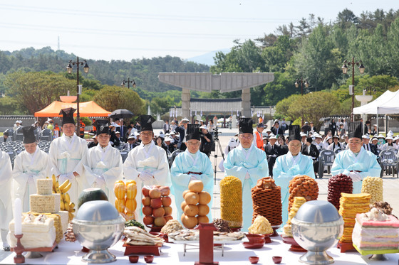 "오월정신 헌법전문 수록 이뤄져야"…46주년 5·18 추모식 엄수
