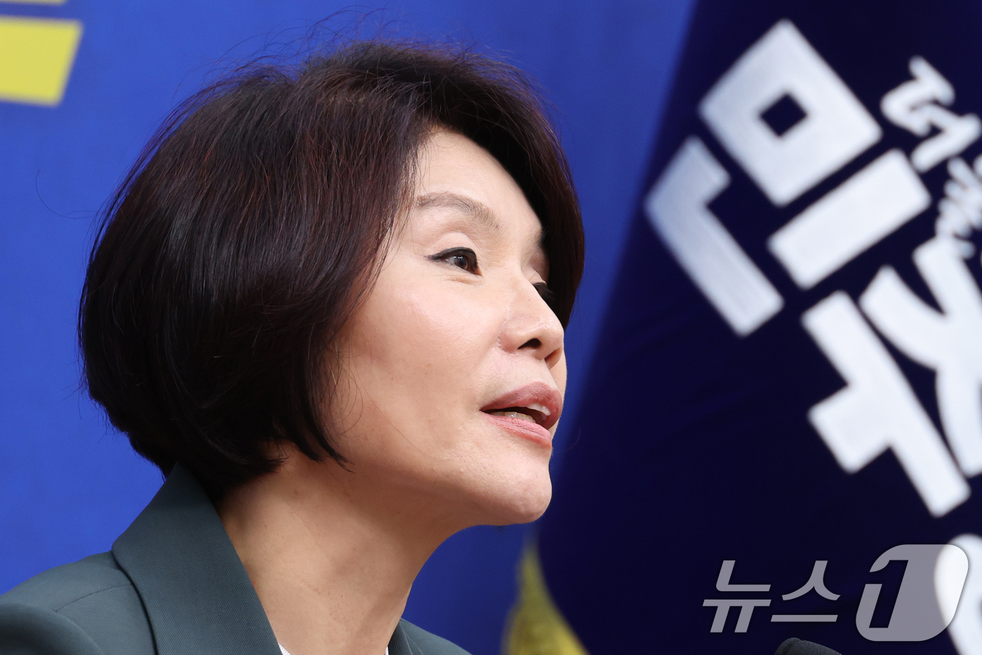 (서울=뉴스1) 신웅수 기자 = 한정애 더불어민주당 정책위의장이 17일 서울 여의도 국회에서 6.3 지방선거 청년 공약을 발표하고 있다. 2026.5.17/뉴스1
