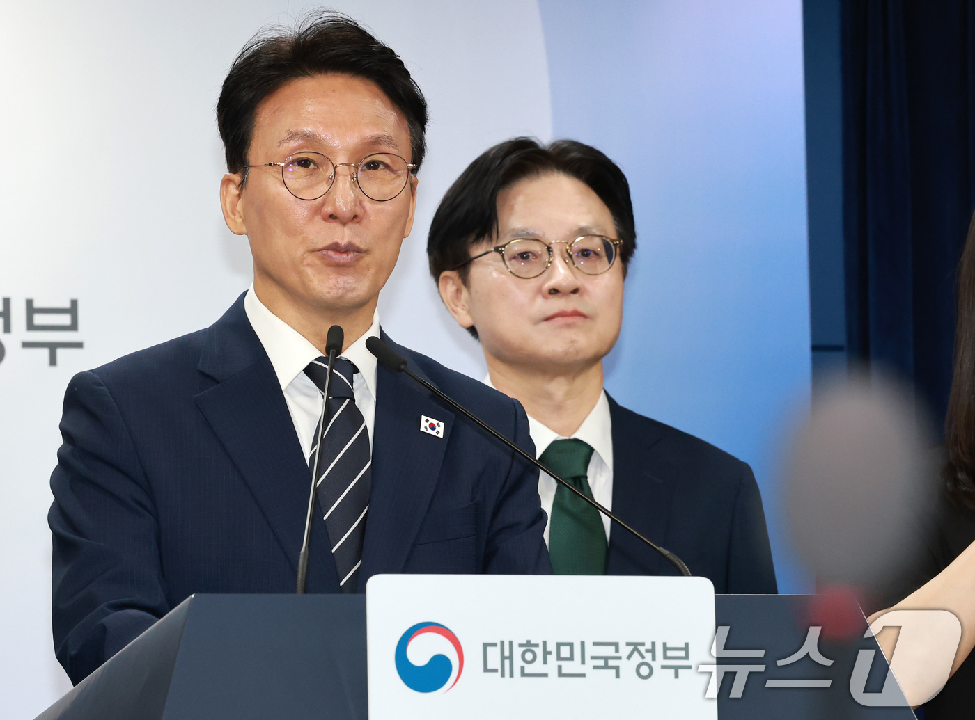 (서울=뉴스1) 임세영 기자 = 김민석 국무총리가 17일 서울 종로구 정부서울청사에서 삼성전자 파업 관련 대국민 담화를 하고 있다. 2026.5.17/뉴스1