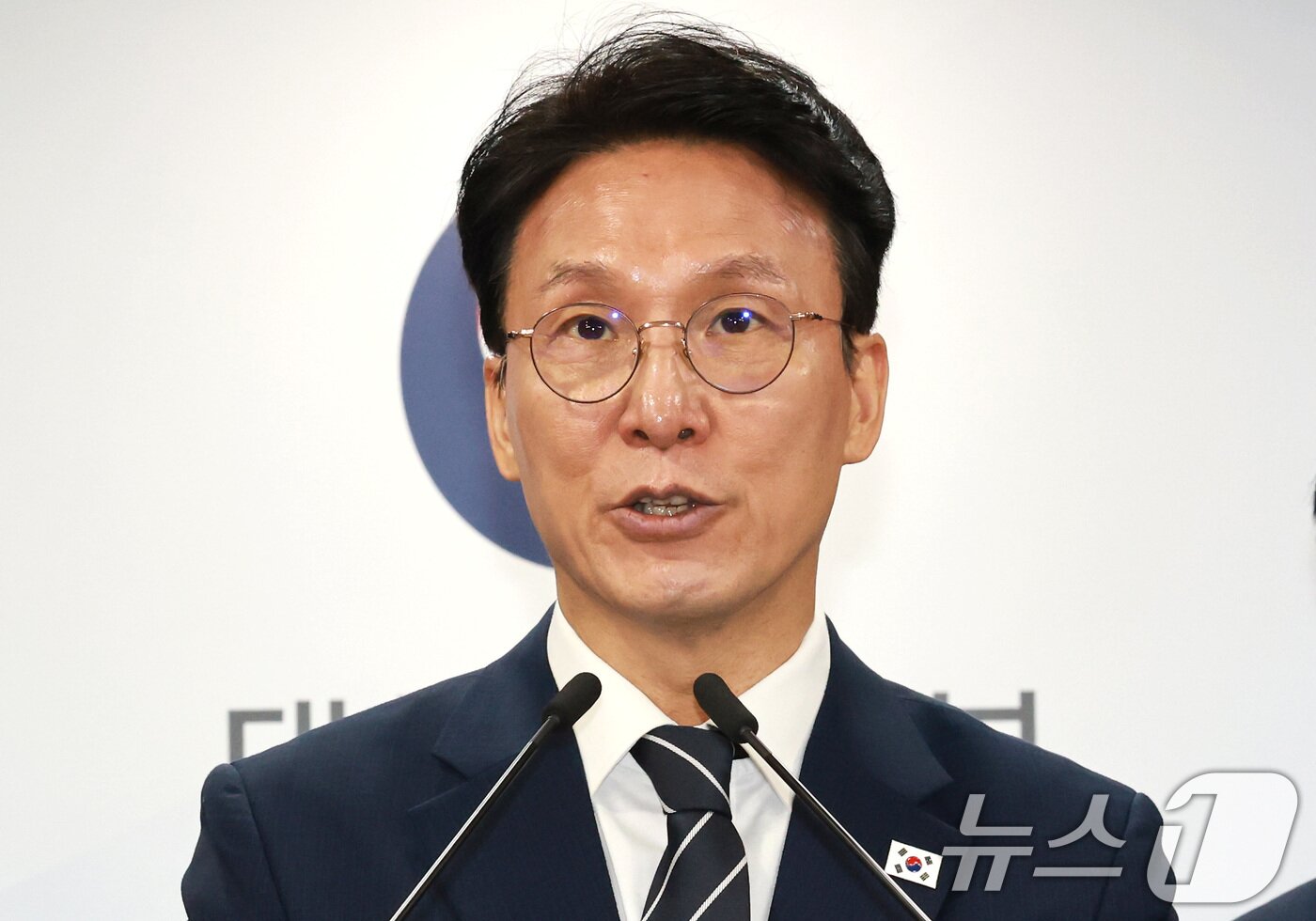 본문 이미지 - 김민석 국무총리가 17일 서울 종로구 정부서울청사에서 삼성전자 파업 관련 대국민 담화를 하고 있다. 2026.5.17 ⓒ 뉴스1 임세영 기자