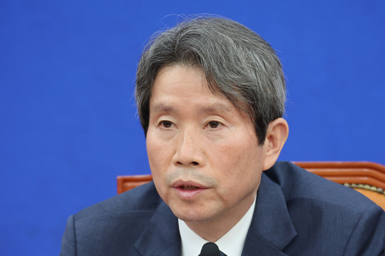 서울시장 선거 관련 기자간담회하는 이인영