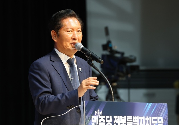 "나도 반쯤은 전북 아들"…정청래, '전북 홀대론' "李대통령이 날려버려"