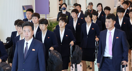 북한 여자축구클럽팀 첫 방남