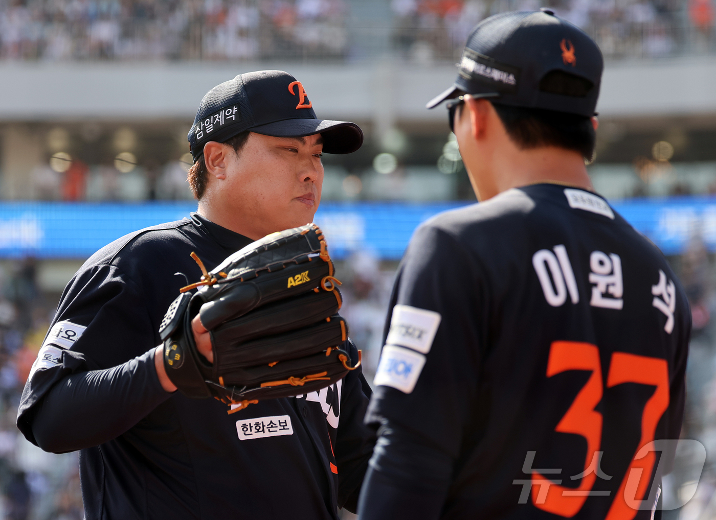 (수원=뉴스1) 김진환 기자 = 17일 오후 경기 수원시 장안구 KT위즈파크에서 열린 '2026 신한은행 SOL KBO리그' 한화 이글스와 KT 위즈의 경기, 한화 선발 류현진이 …