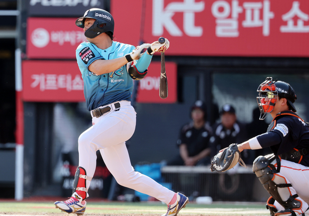 '이정훈 끝내기' KT, 한화에 8-7 신승…류현진 한·미 200승 무산(종합)
